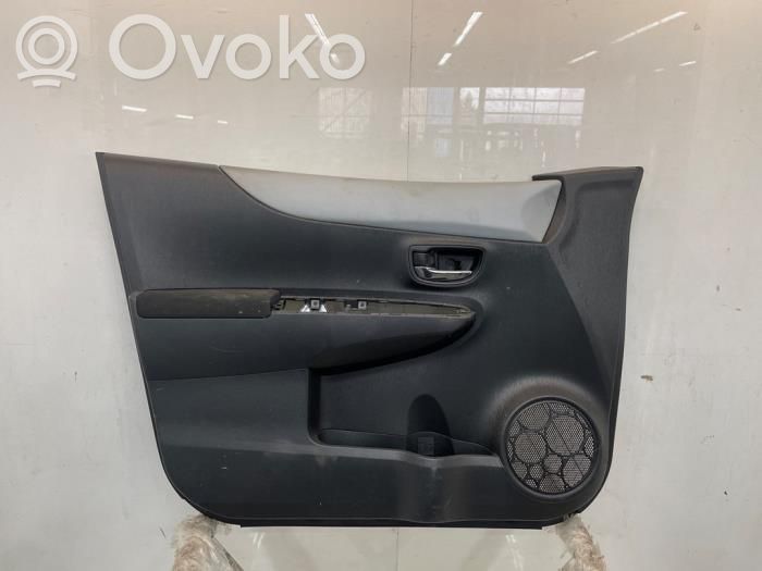 Toyota Yaris Boczki / Poszycie drzwi przednich