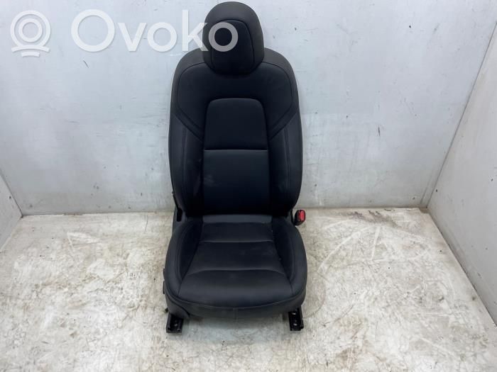 Tesla Model Y Fotel przedni pasażera 