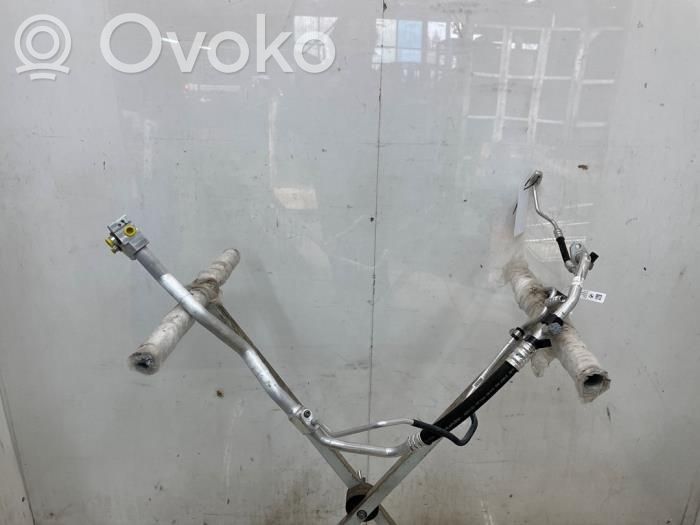 BMW X1 U11 Ilmastointilaitteen putki (A/C) 
