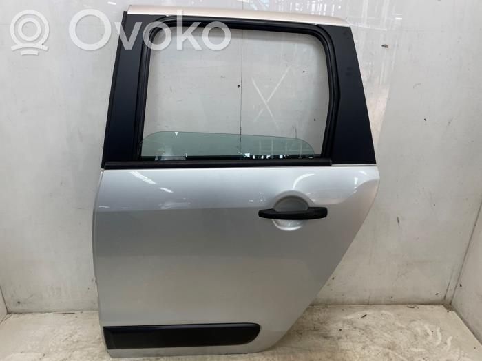 Takaovi   9006Q3