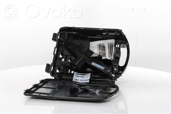 Opel Vivaro Tunkki 