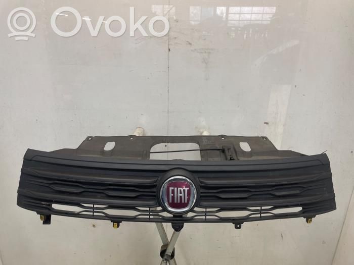 Fiat Talento Griglia superiore del radiatore paraurti anteriore 