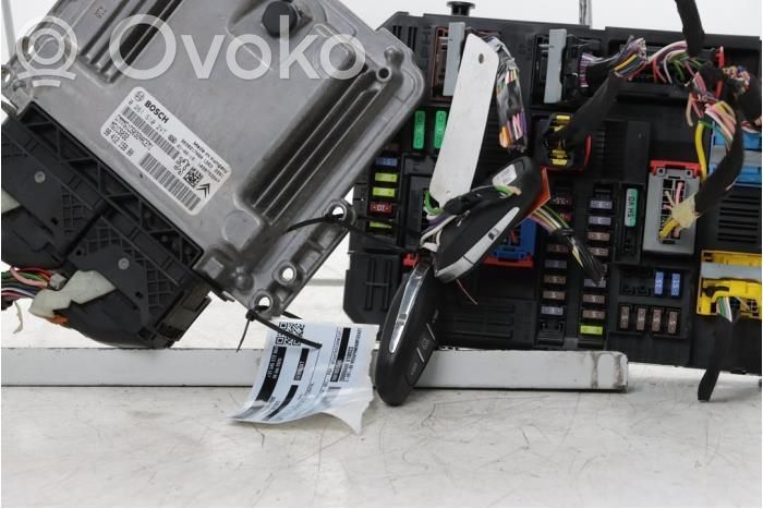 Peugeot 208 II Engine control unit/module 