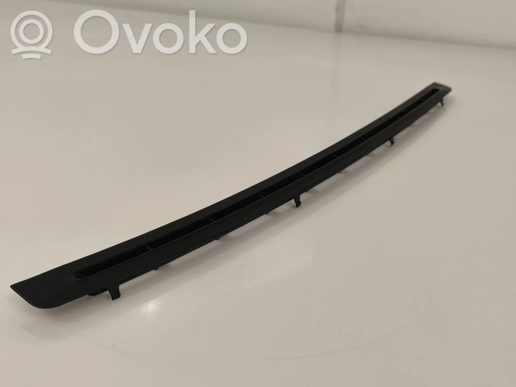 BMW 3 E36 Lango oro grotelės 