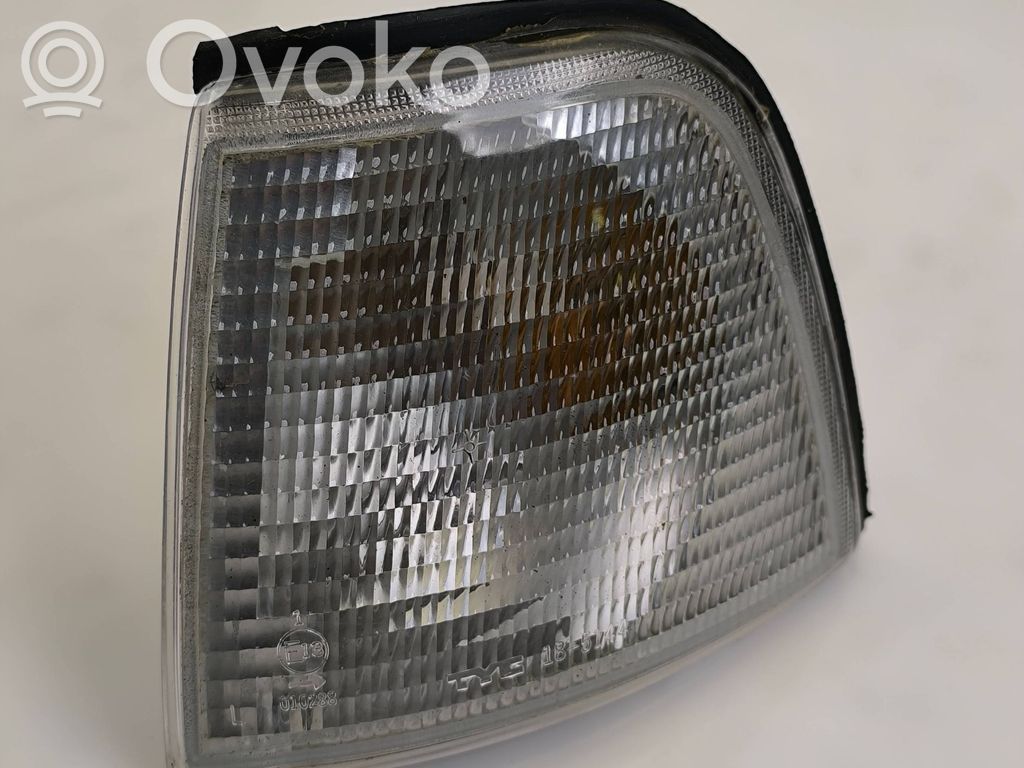 Audi 80 90 S2 B4 Front indicator light 