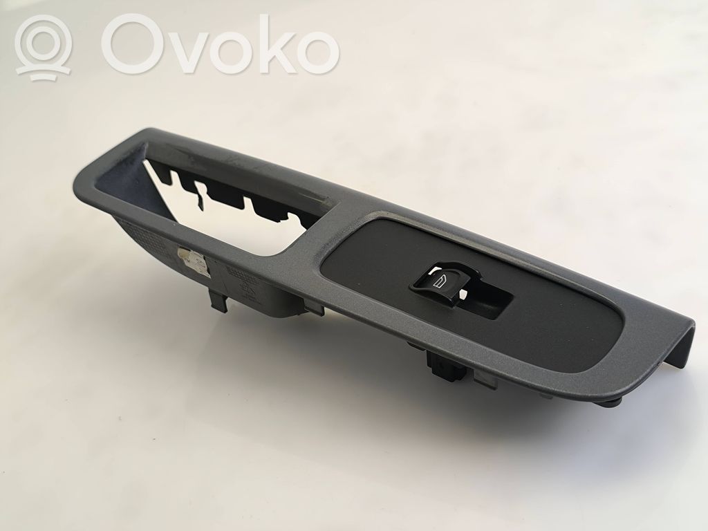 Electric window control switch   8679474,3865,3077