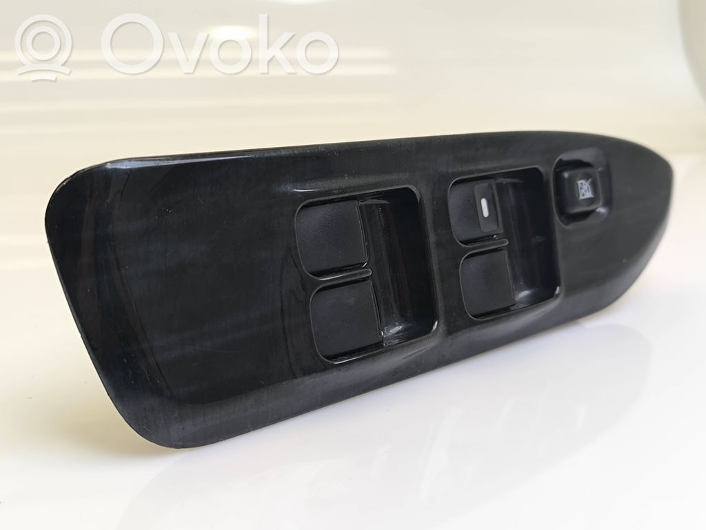 Mitsubishi Lancer Electric window control switch 