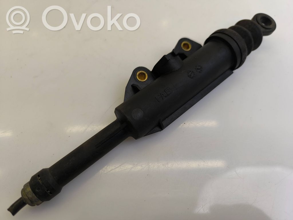 BMW 5 E34 Cilindro maestro de embrague 