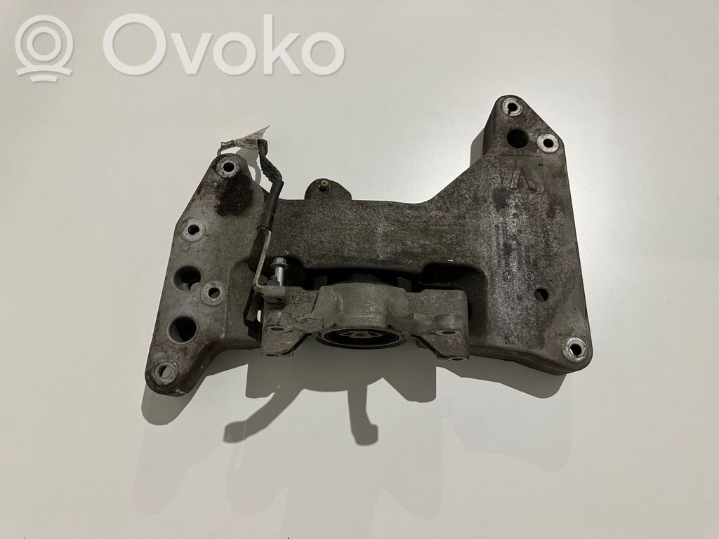 BMW 7 G11 G12 Engine mount bracket 