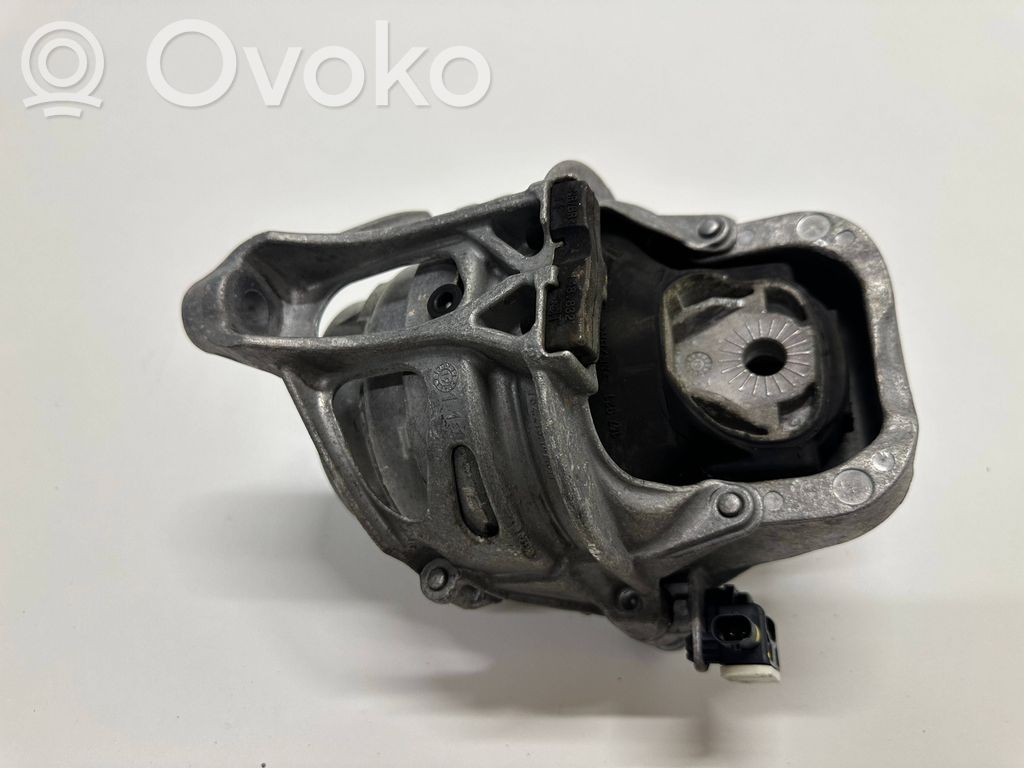 Porsche Cayenne (9Y0 9Y3) Engine mount bracket 