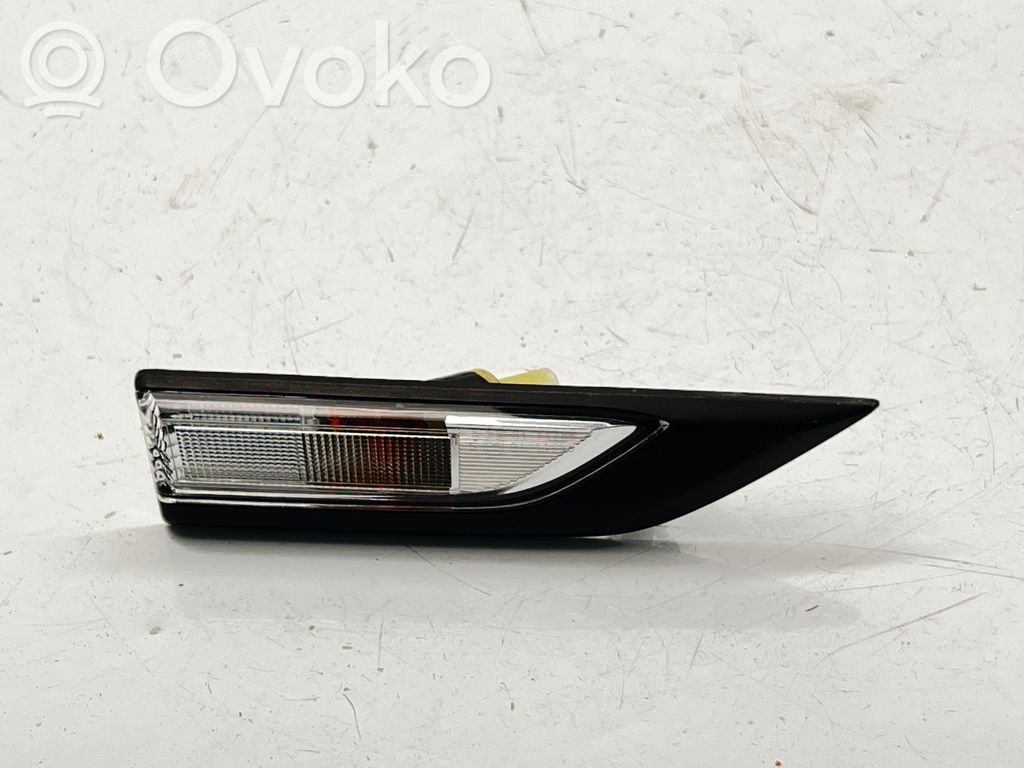 Volkswagen Caddy Front fender indicator light 