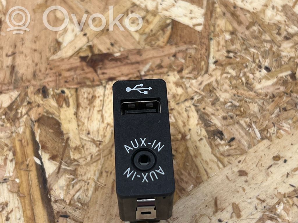 BMW 5 F10 F11 USB socket connector 