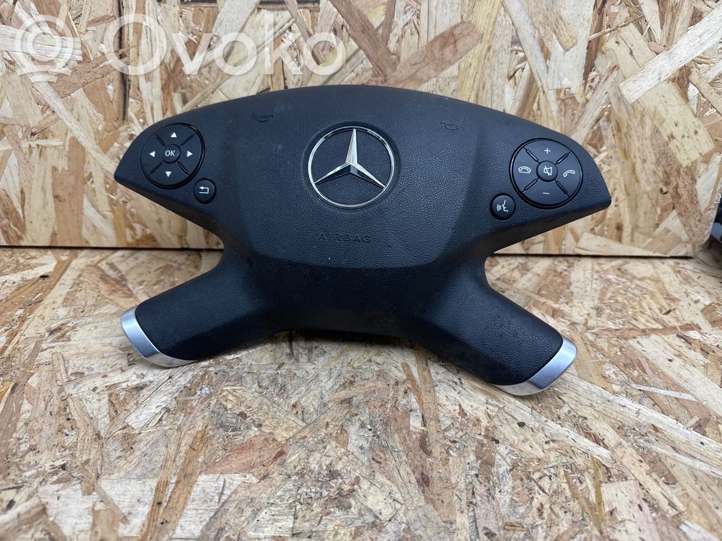 Mercedes-Benz E W212 Vairo oro pagalvė 