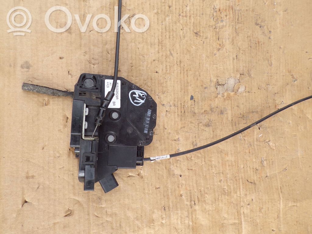 Renault Captur Front door lock 