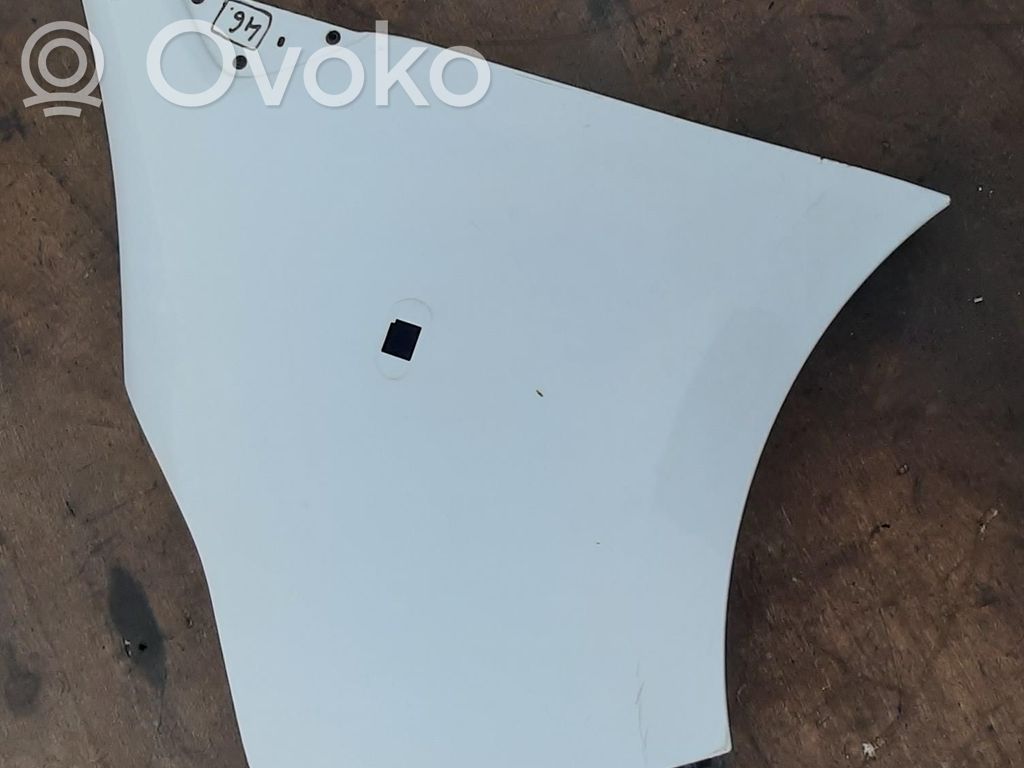 Opel Vivaro Błotnik przedni 