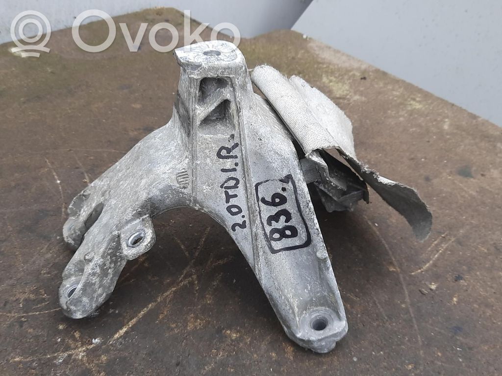 Audi A4 Allroad B8 Engine mount bracket 