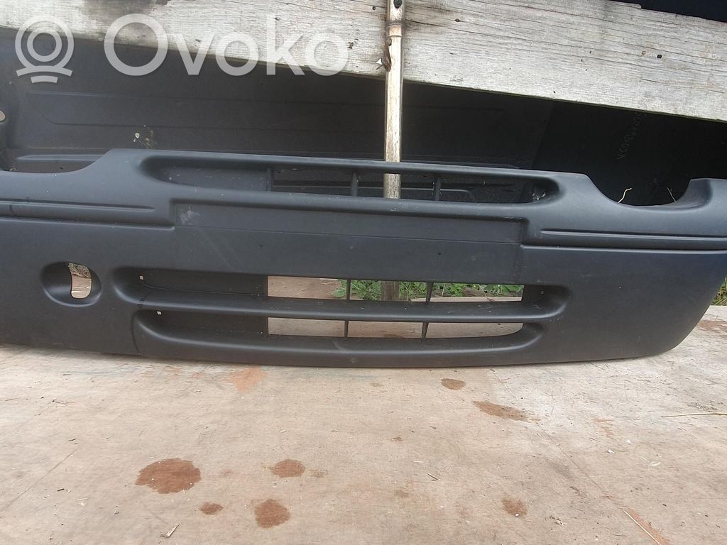 Renault Twingo I Parachoques delantero 