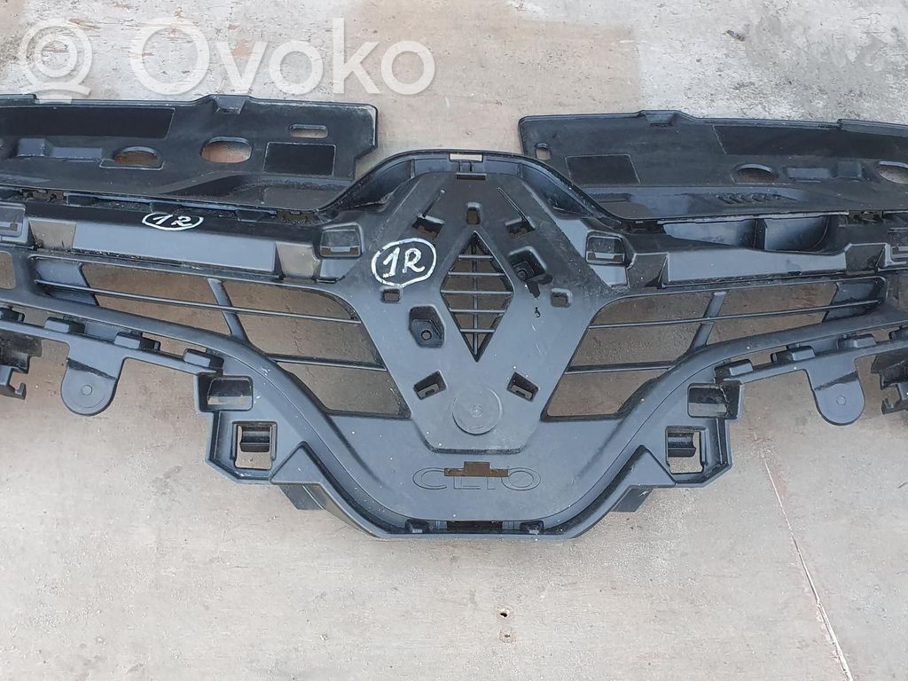 Renault Clio IV Etupuskurin kannake 