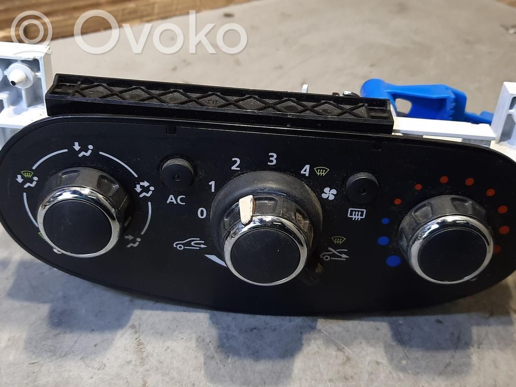 Dacia Duster Climate control unit 