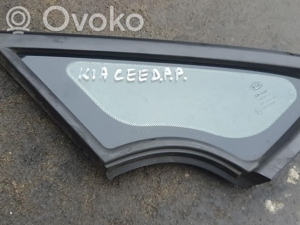 KIA Ceed Front triangle window/glass 