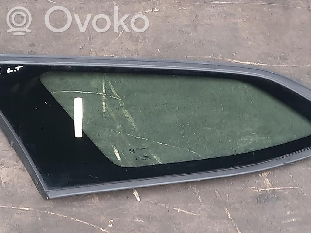 Peugeot 308 Aizmugurējais virsbūves sānu stikls 