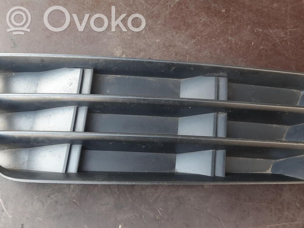Audi A4 S4 B9 8W Etupuskurin alempi jäähdytinsäleikkö 