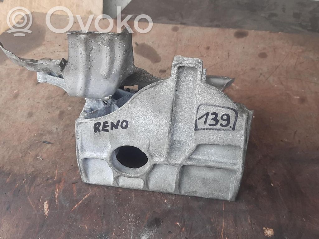 Engine mount bracket   8200798760,8200798760