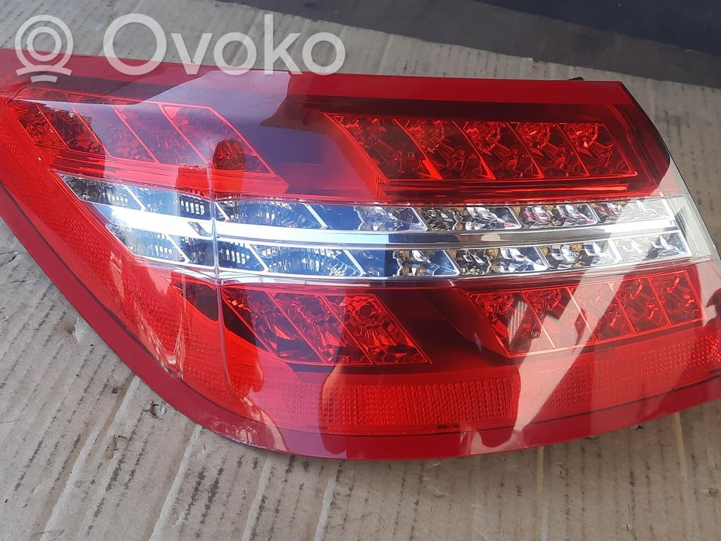 Mercedes-Benz E C207 W207 Lampa tylna 