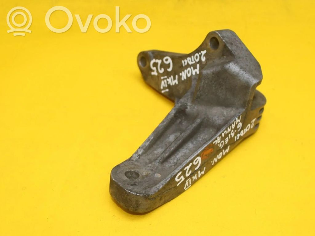 Ford Mondeo MK IV Gearbox mounting bracket 