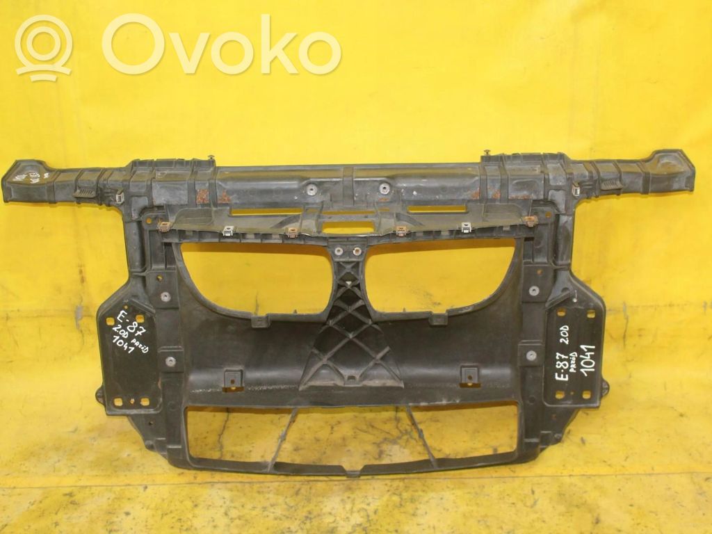BMW 1 E81 E87 Radiatorių panelė 