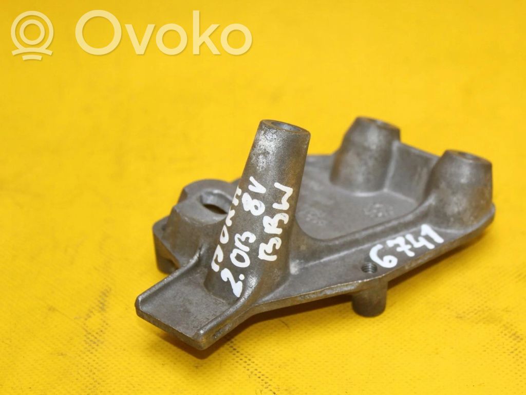 Volkswagen Golf IV Engine mount bracket 