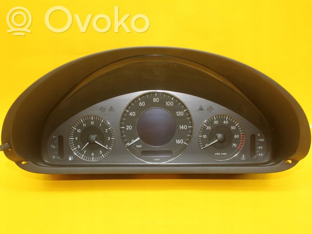 Mercedes-Benz CLK A209 C209 Licznik / Prędkościomierz 