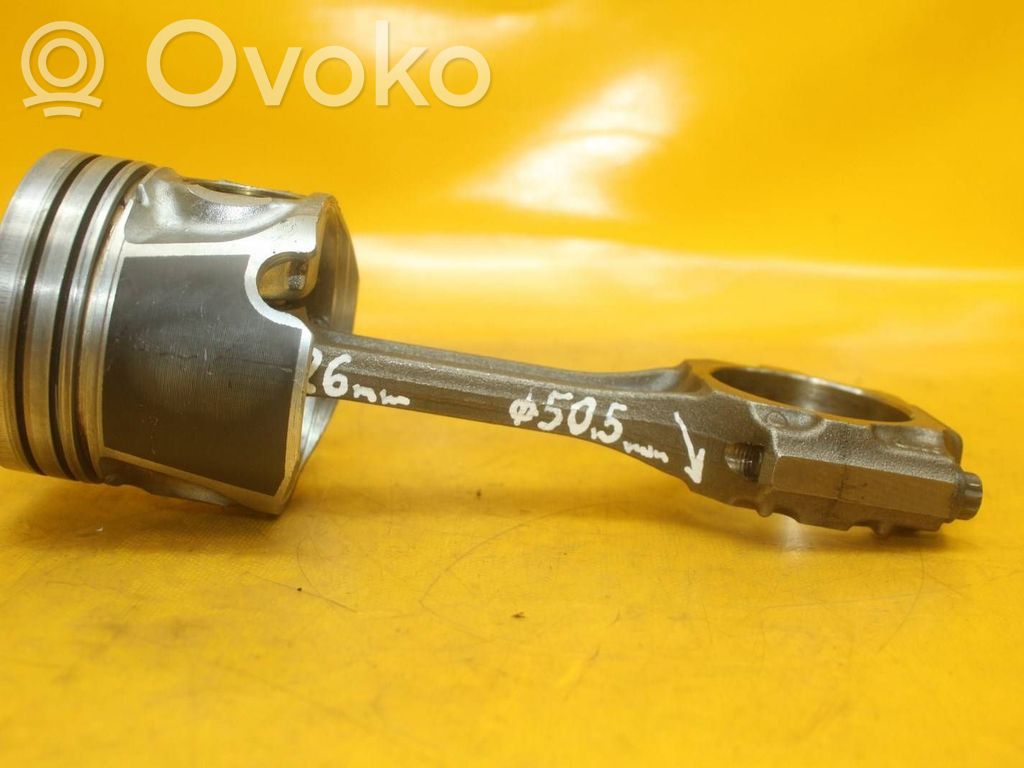 Volkswagen Golf IV Piston with connecting rod 