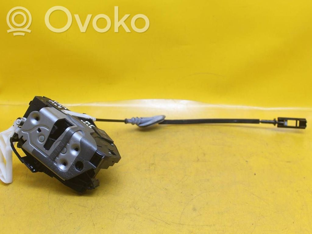 Ford Fiesta Priekšpusē slēdzene 