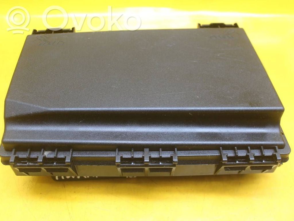 Opel Astra H Fuse module 