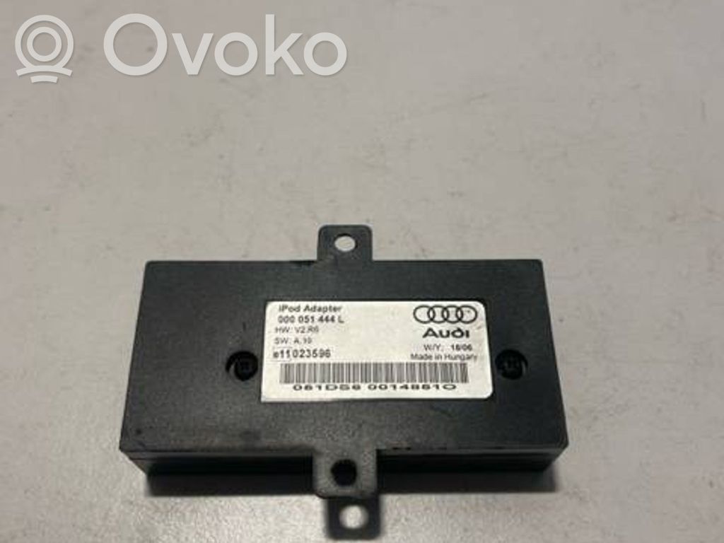 Enchufe para conectar el iPod   E11023596,000051444L