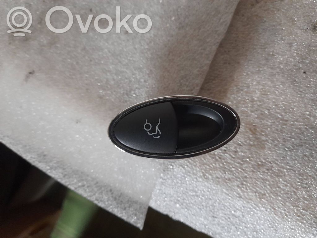 Mercedes-Benz E W211 Tailgate opening switch 
