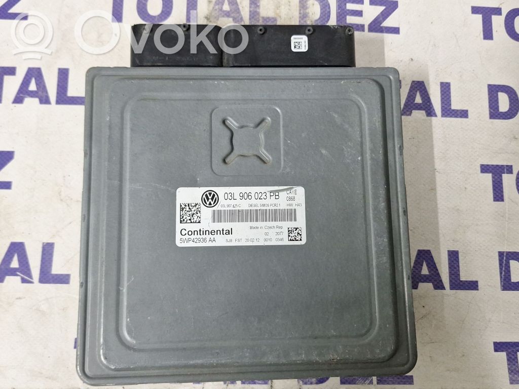 Volkswagen Golf VI Engine control unit/module 