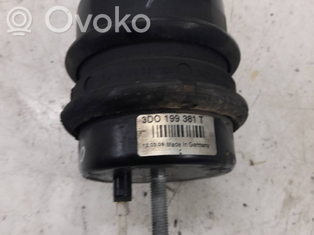 Volkswagen Phaeton Engine mount bracket 