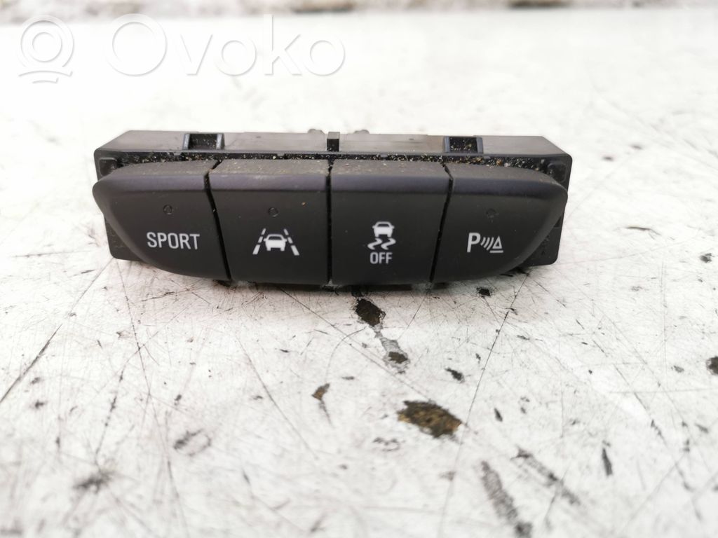 Opel Astra K Un conjunto de interruptores 