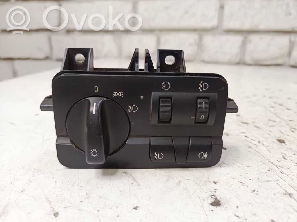 Light switch   6919828,0041779,9941779,037289061