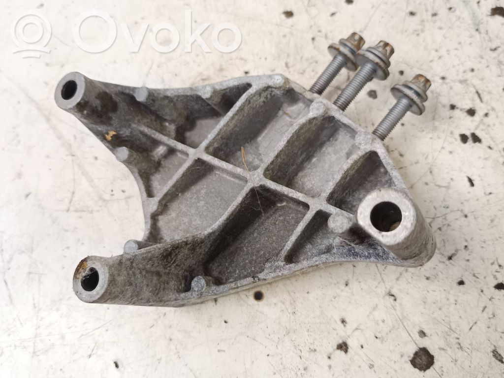 Opel Meriva B Engine mounting bracket 