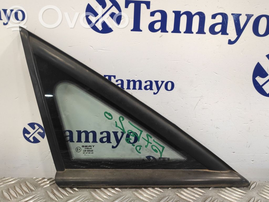 Front triangle window/glass