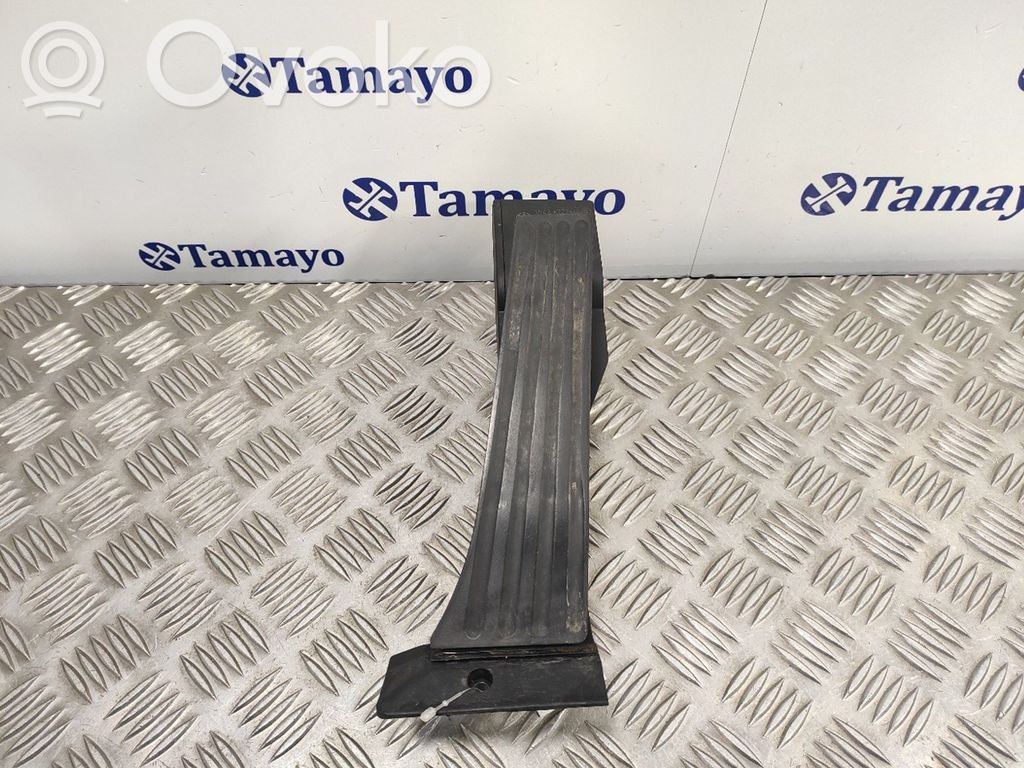 Accelerator throttle pedal