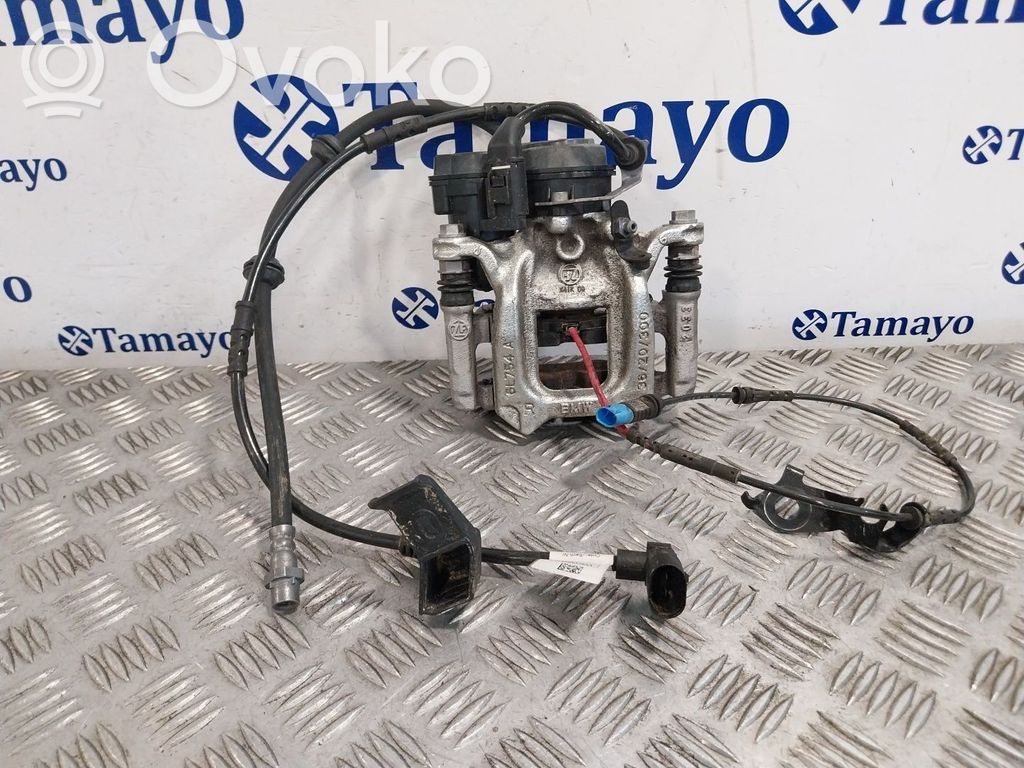 BMW 2 F46 Mocowanie / Zacisk hamulca tylnego 