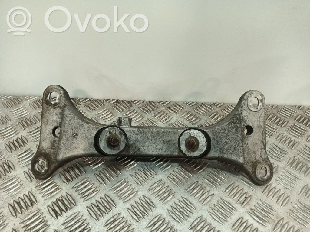 BMW 1 E81 E87 Dzinēja spilvens 