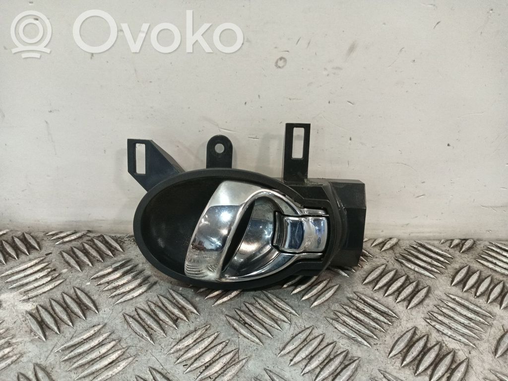Nissan Micra Manecilla interna puerta trasera 