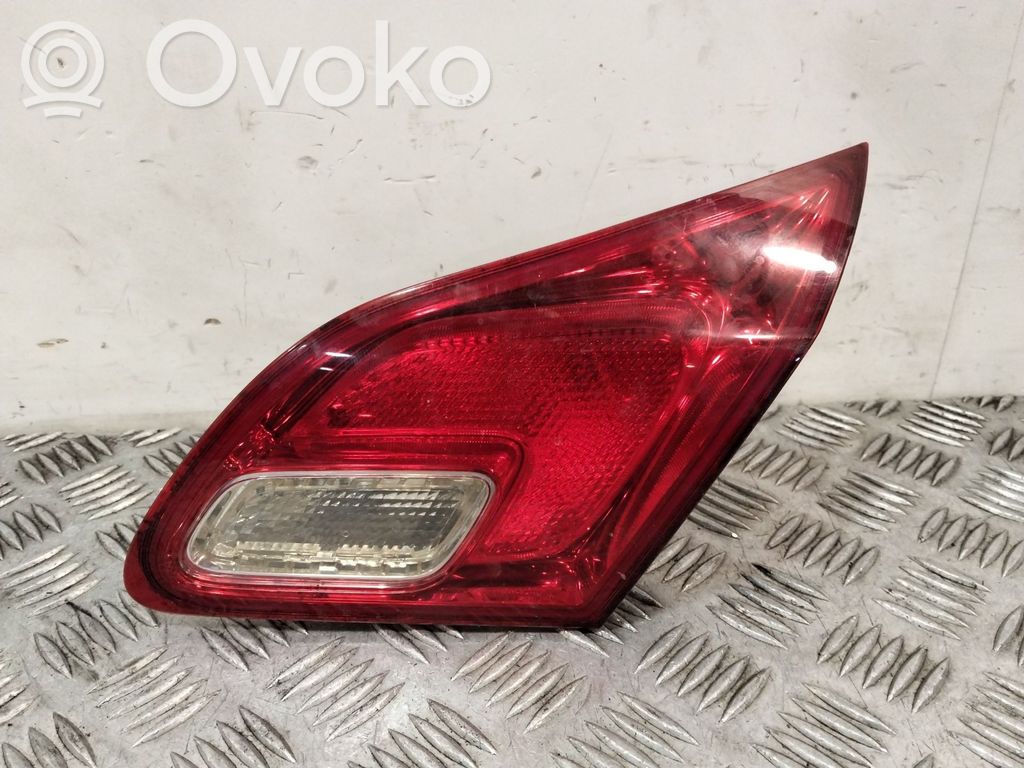 Opel Astra J Luci posteriori del portellone del bagagliaio