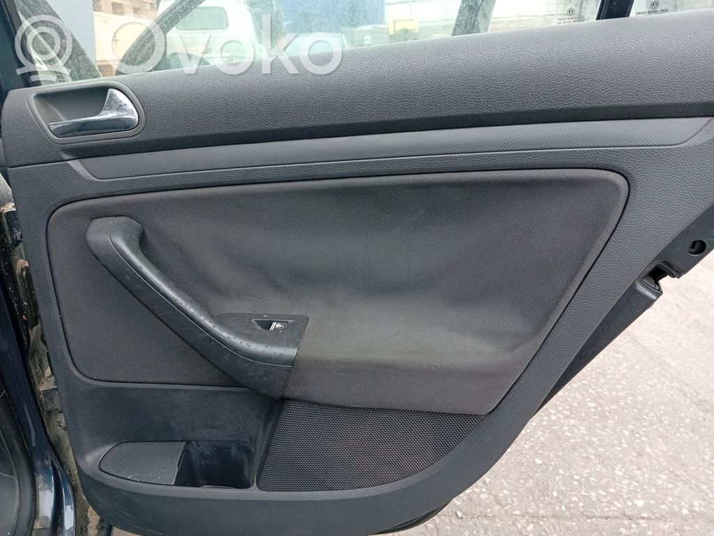 Volkswagen Golf SportWagen Takaoven verhoilu 