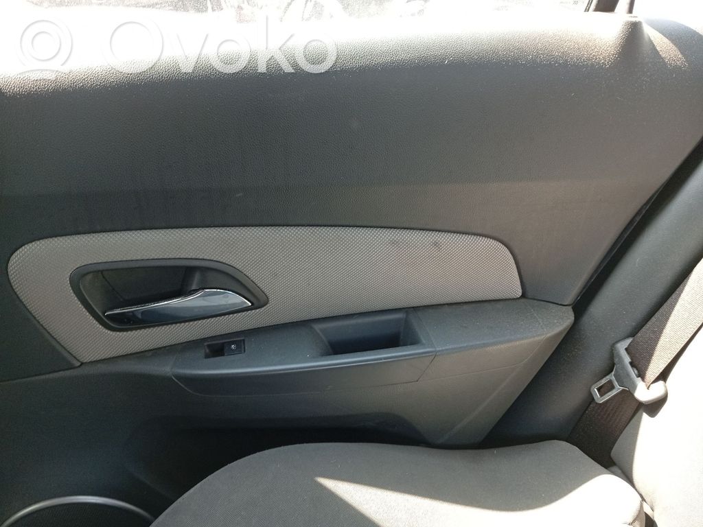 Chevrolet Cruze Takaoven verhoilu 